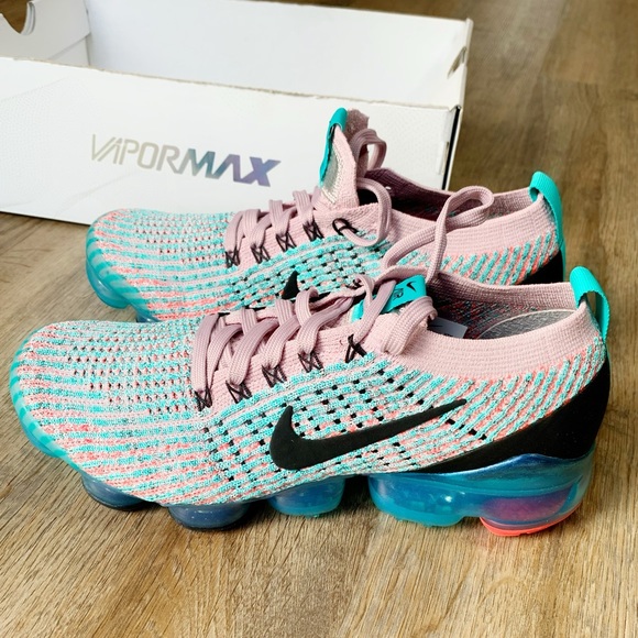 Nike Shoes - *New* Nike Vapormax Flyknit 3 💞